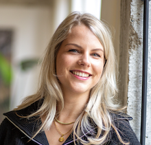 Afbeelding met persoon, binnenAutomatisch gegenereerde beschrijving